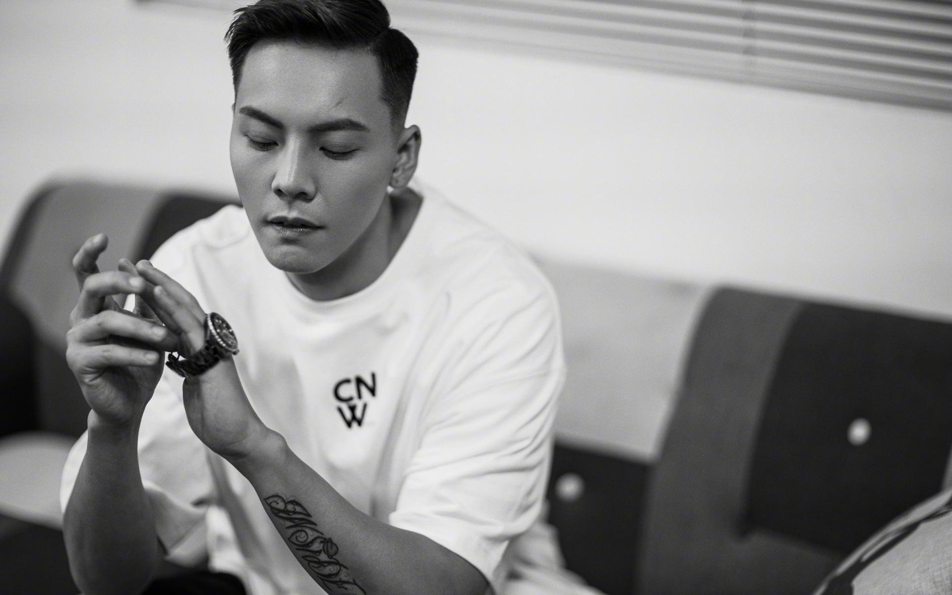 比赛中球队人才济济，各自展现出色实力，球赛球员