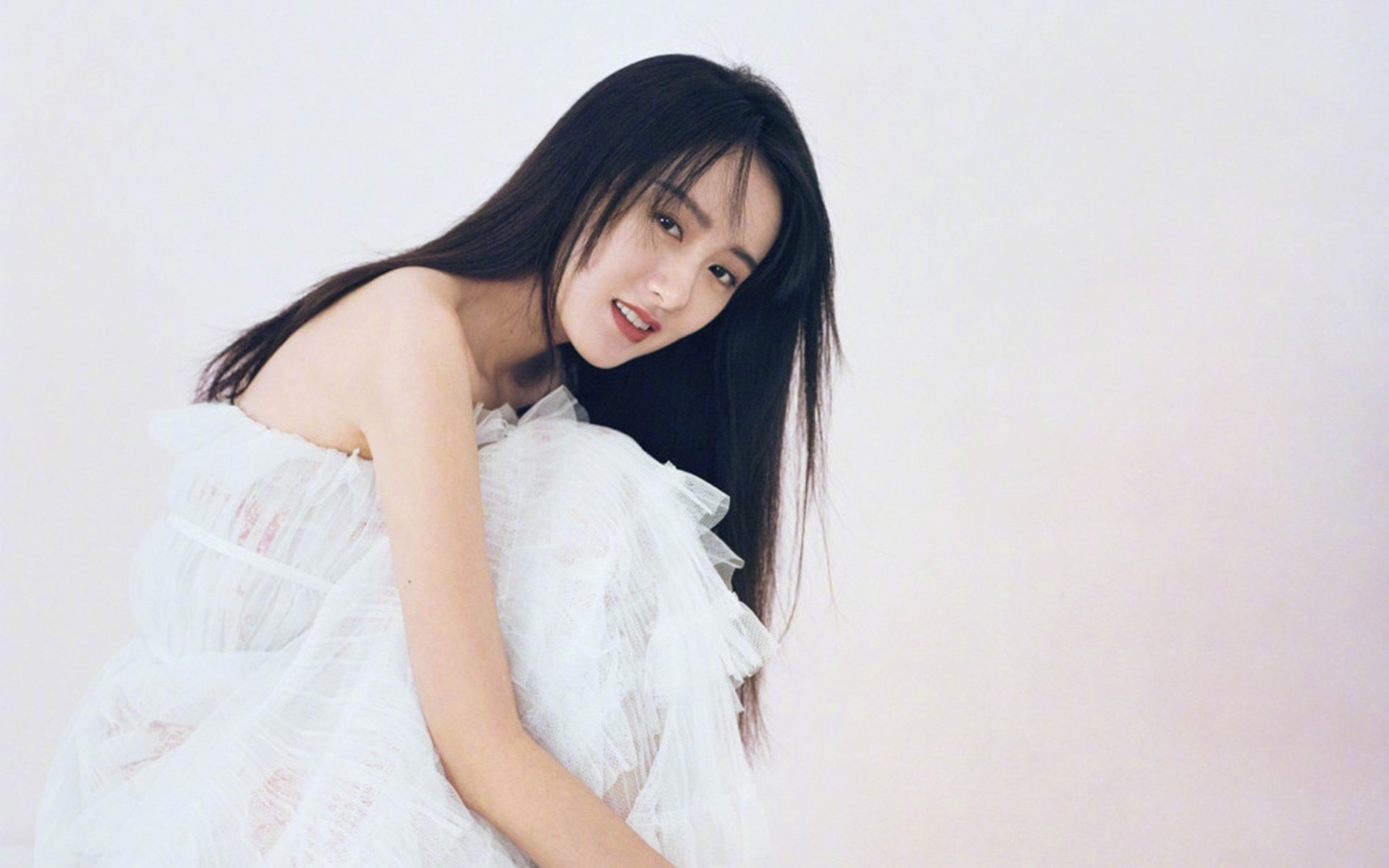 队员在媒体采访中表达信心强调团队凝聚力是制胜关键，员工遇到媒体采访应该怎么做